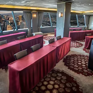 Курортный комплекс The Strat Hotel, Casino & Tower